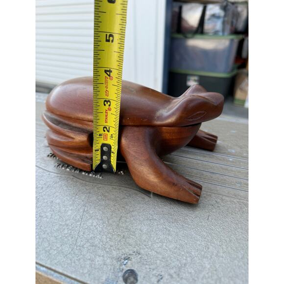 Hand crafted mahogany frog shaped wood box - Picture 12 of 12